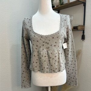 NWT- KIRIOUS Long Sleeve Button Front Crop Top In H.grey Multi